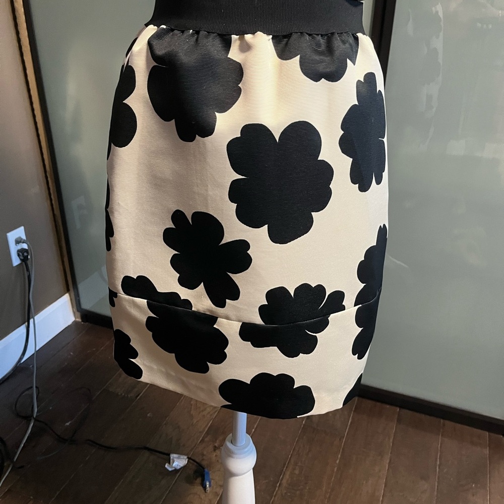 Chic Black and Cream Floral Mini Skirt
